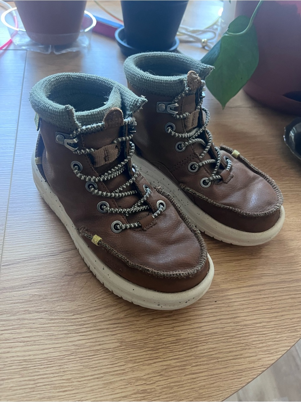 Hey Dude Youth Bradley Leather Walnut Boot. Size 2